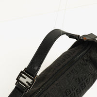Fendi Bolso de Hombro Hobo Zucchino en Lona Negra
