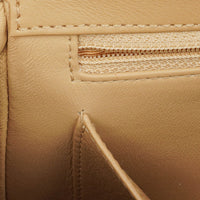 Bolso de Hombro Chanel Straight Flap en Piel de Cordero Beige con Pátina Vintage