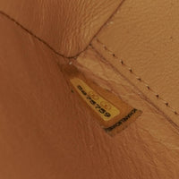 Bolso de Hombro Chanel Straight Flap en Piel de Cordero Beige con Pátina Vintage