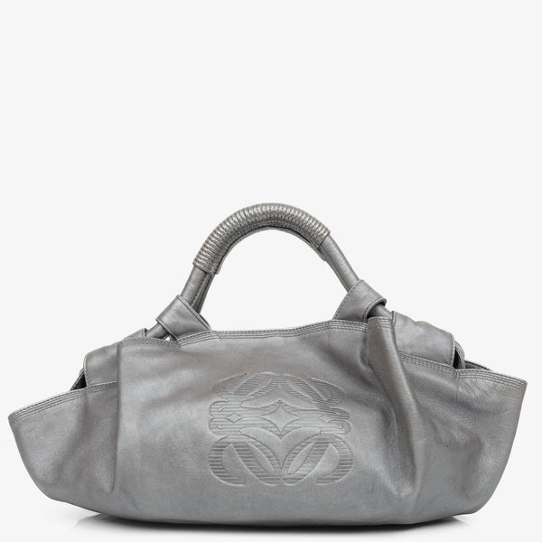 Bolso de Hombro Loewe Nappa Aire en Piel Nappa Plateada con Anagrama