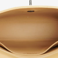 Bolso de Hombro Chanel Straight Flap en Piel de Cordero Beige con Pátina Vintage