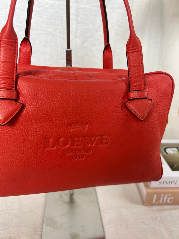 Bolso Mini Boston Loewe Heritage en Piel Roja con Logo Grabado