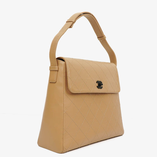 Bolso de Hombro Chanel Straight Flap en Piel de Cordero Beige con Pátina Vintage