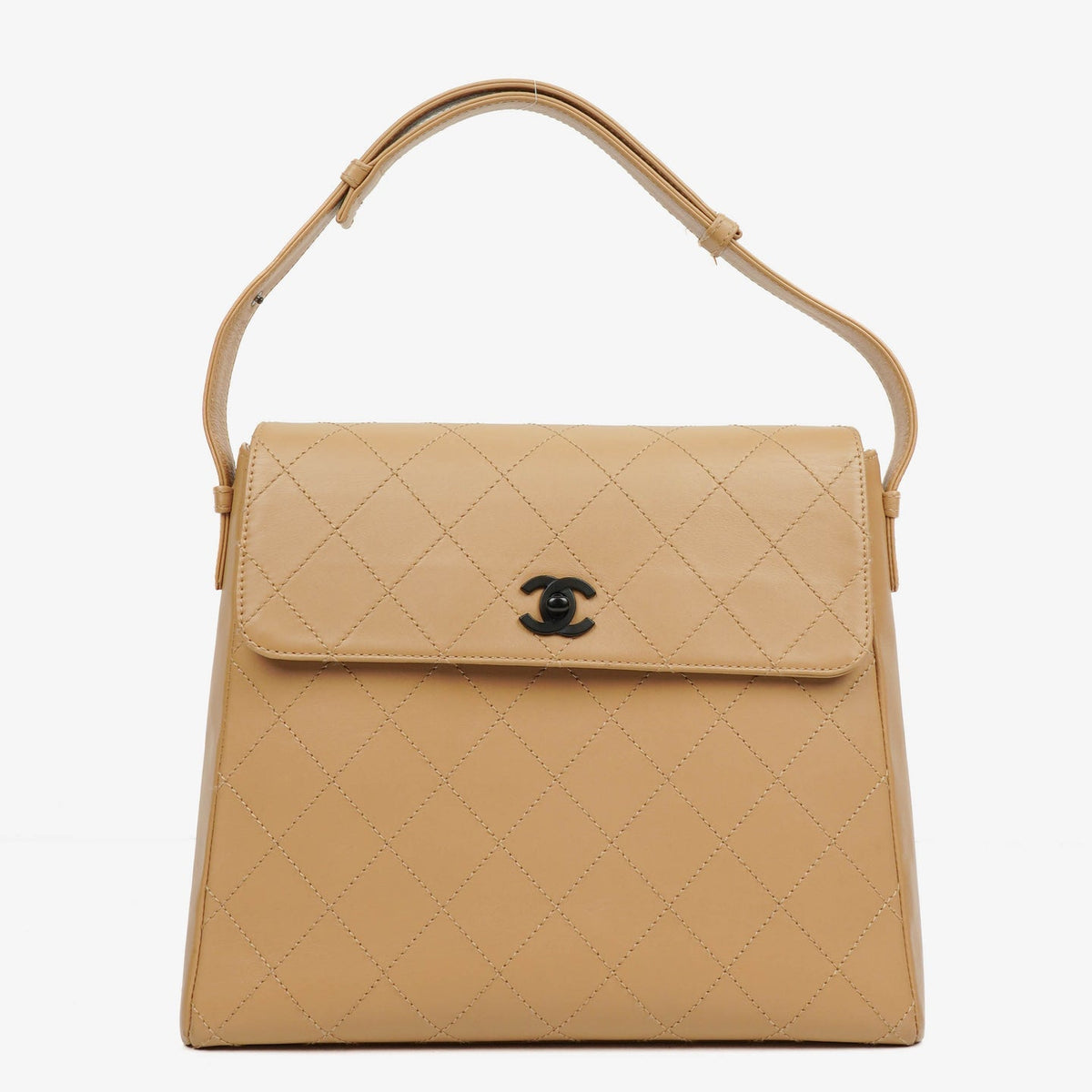 Bolso de Hombro Chanel Straight Flap en Piel de Cordero Beige con Pátina Vintage